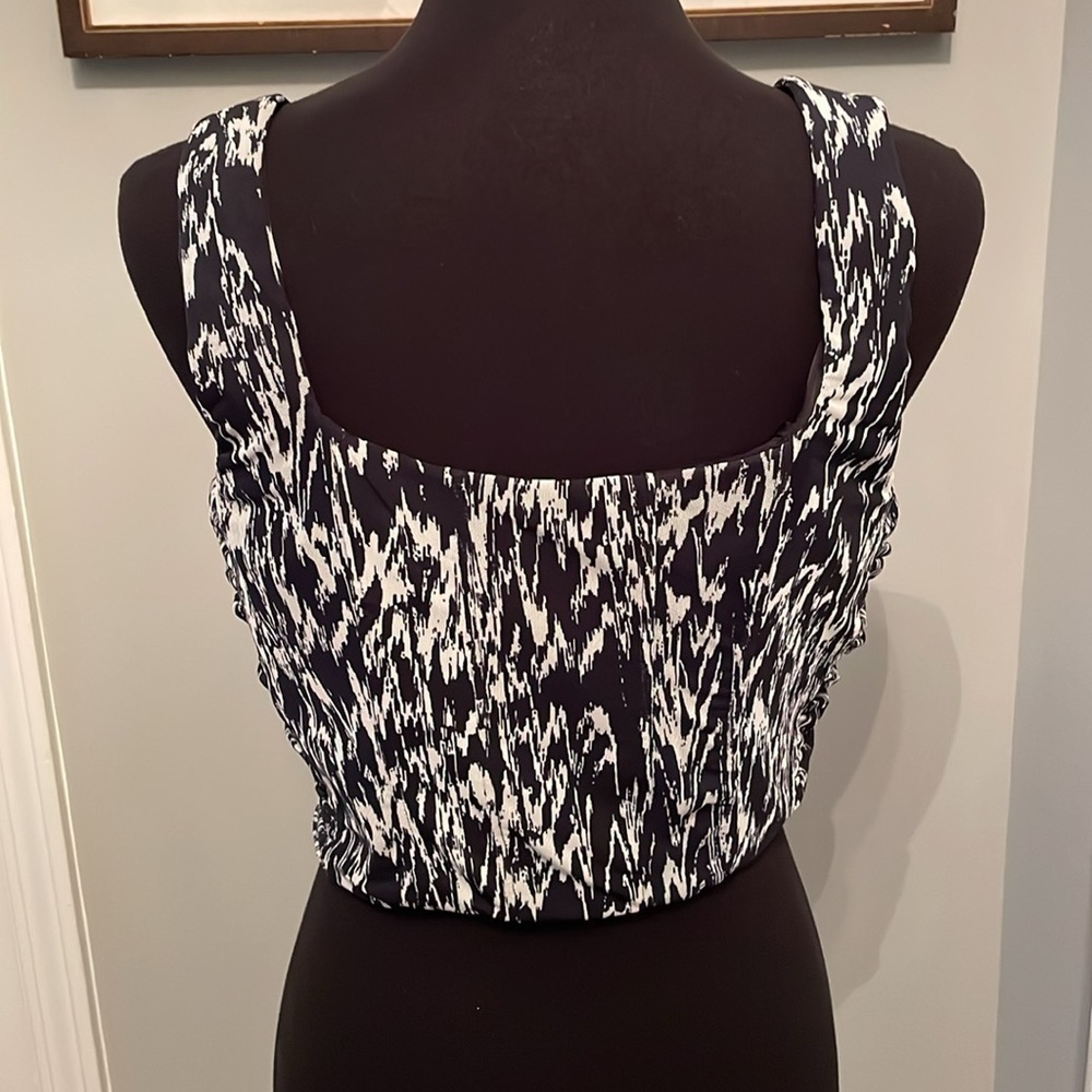 NWT HOUSE OF HARLOW 1960 BLACK & WHITE CROP TOP SIZE M - Picture 3 of 8
